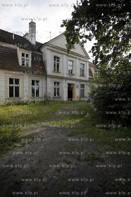 Zespół dworsko-pałacowy z folwarkiem w Rusocinie....