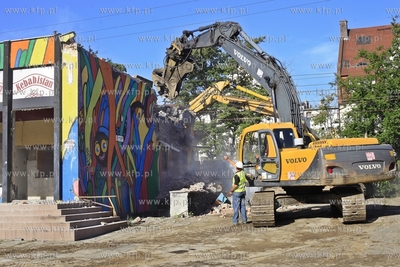 Wyburzanie budynku dworca PKP w Sopocie.
01.08.2013
fot....