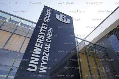 Kampus Uniwersytetu Gdanskiego w Oliwie. Nz budynek...