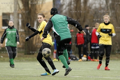 Gdansk Zaspa. Pilkarski turniej dzikich druzyn Do przerwy...