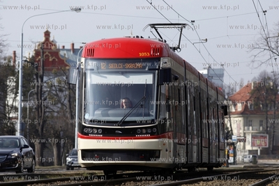 Gdańsk. Tramwaj linii nr 12 ( Pesa Jazz Duo ) przy...
