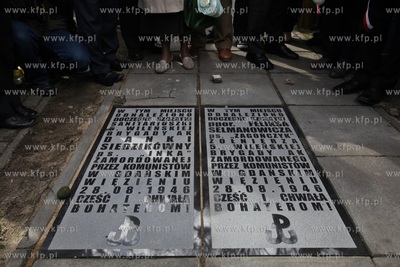 Gdańsk. Cmentarz garnizonowy. Odsłonięcie tablicy...