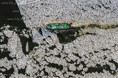 Lodołamacze udrożniają ujście Wisły.
09.01.2026
fot....