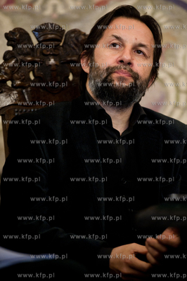 Gdansk. Ratusz Glownego Miasta. Debata pt Wojna ze...