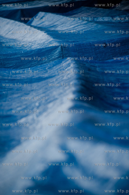 Sopot. Rozpoczeto montaz liczacej 7000 m2  powloki...