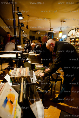 Gdynia. Klub Desdemona. Muzyczny Pchli Targ, ipreza...