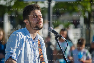 Plac Przyjaciol Sopotu. Charytatywny wystep Artema...