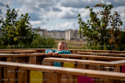 Gdansk. Ujescisko. Nowo powstaly Ekologiczny plac zabaw...