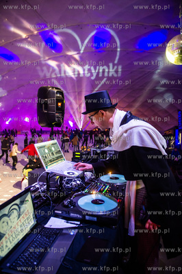 Lodowisko Miejskie w Gdansku. Walentynki w stylu Retro,...