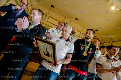 Gdansk. Sala Obrad Rady Miasta. Wizyta zespolu siatkarzy...