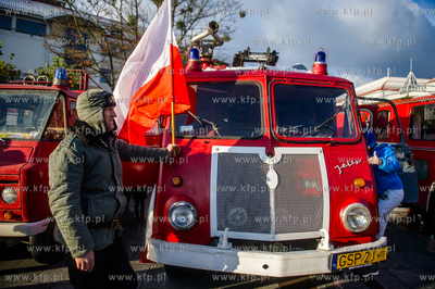 Sopot. Parada zabytkowych wozów strażackich i zabytkowych...