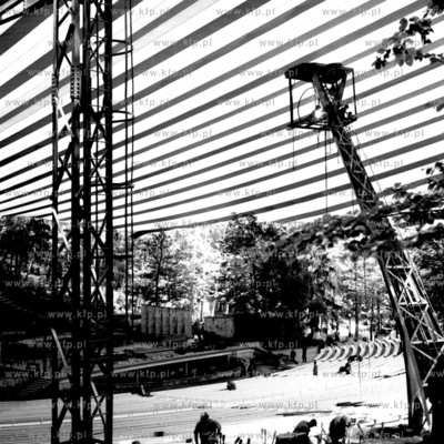 Montaż nowego dachu Opery Leśnej w Sopocie. Wymiana...