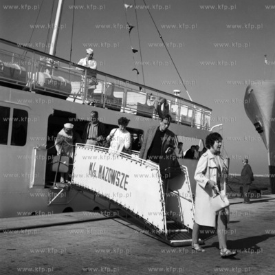 Do nabrzeża Francuskiego przy Dworcu Morskim w Gdyni...