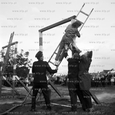 Zawody drużyn strażackich na placu Zebrań Ludowych...