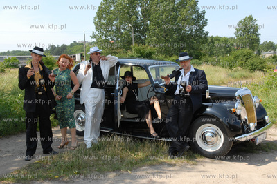 Na bardzo oryginalny pomysl zareklamowania swego zakladu...