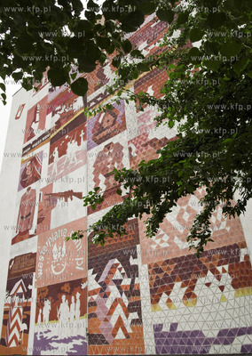 Ozdobne murale na blokach S.M. Zaspa. Nz. ul Skarzynskiego...