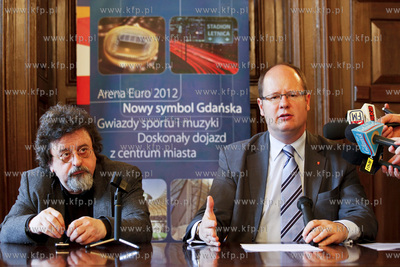 Krzeselka na gdanskim stadionie - konferencja prasowa...