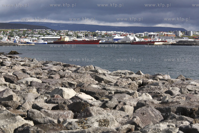 Islandia krajobraz wyspy,Reykjavik port, czerwic 2009r....