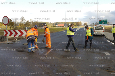 Slupsk
Obwodnica Slupska czynna. Dokladnie w poludnie...