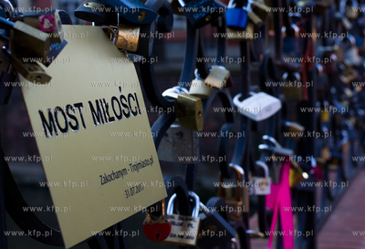 Gdansk, ul. Korzenna. Most Milosci, czyli most z klodkami...