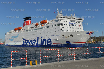 Prom Stena Spirit linii Stena Line wyplywa w rejs do...