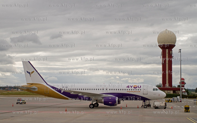 Airbus 320 nowej polskie linii czarterowej 4YouAirlines...