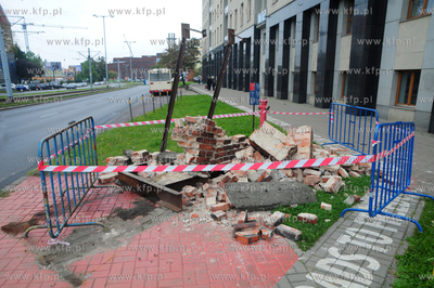 Gdansk. W wyniku kolizji dwoch samochodow, zniszczony...