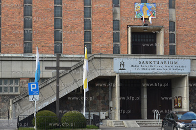 Gdynia. Kradziez skarbony z pieniedzmi z kosciola sw....