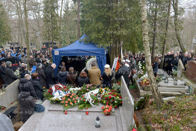 Rodzina, przyjaciele, znajomi, wspolpracownicy - setki...