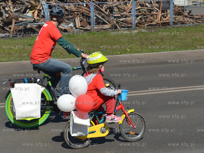 Bialo czerwony peleton pojawil sie 2 maja na ulicach...