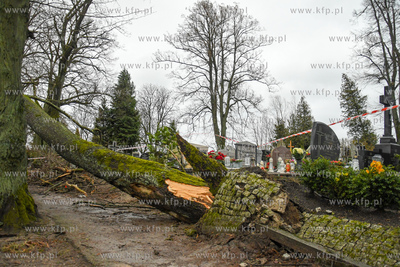 Na cmentarzu w Kościerzynie w nocy z 29 na 30 stycznia...