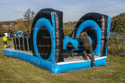 Pierwszy w Polsce bieg przez dmuchane mega przeszkody...