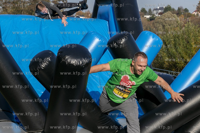 Pierwszy w Polsce bieg przez dmuchane mega przeszkody...
