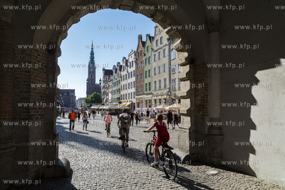 Gdańsk, ul. Długa. Wystawa "Drużyna Lecha", plakaty...