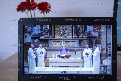 Transmisja mszy św. na żywo bez uczestnictwa wiernych...