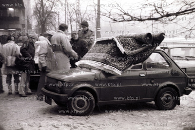 Handel uliczny. 12.89 fot. Zbigniew Kosycarz /archiwum...