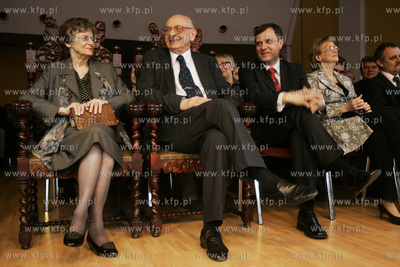 Wladyslaw Baroszewski otrzymal honorowe obywatelstwo...