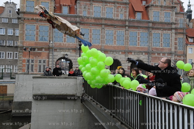 Prezydent Gdanska, Pawel Adamowicz, wraz z przedszkolakami...