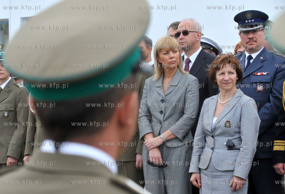 Uroczystosc nadania imienia i podniesienia bandery...