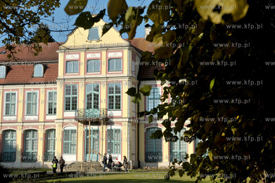 Park Oliwski w Gdansku Oliwie. Palac Opatow.  23.10.2011...