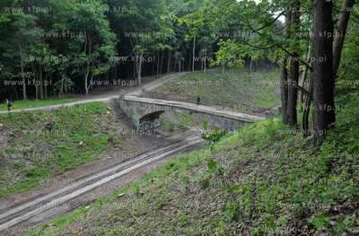 Dawny wiadukt trasy kolejowej Gdansk - Kokoszki nazywany...