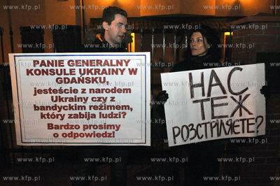 Pokojowa manifestacja przed konsulatem Ukrainy na ul....