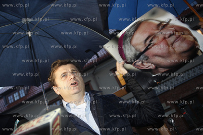 Gdansk. Posel Janusz Palikot  podczas manifestacji...