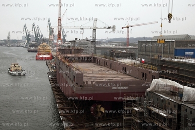 Uroczyste wodowanie statku typu PSV z dlugiej serii...