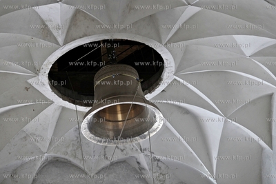 Gdansk. Kosciol sw. Katarzyny. Montaz 50 dzwonu carillonu,...