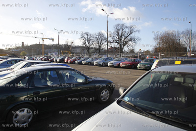 Parking na Targu Siennym i Rakowym w Gdansku.
28.11.2013
fot....
