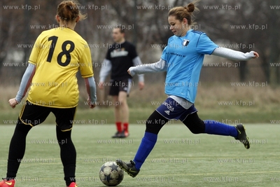 Gdansk Zaspa. Pilkarski turniej dzikich druzyn Do przerwy...