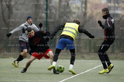 Gdansk Zaspa. Pilkarski turniej dzikich druzyn Do przerwy...