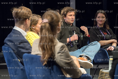 Spotkanie "Wojna obok nas. Historie odwagi, krzywdy,...