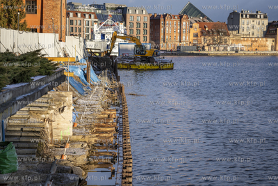Remont Długiego Pobrzeża w Gdańsku. Nz. dawna przystań...